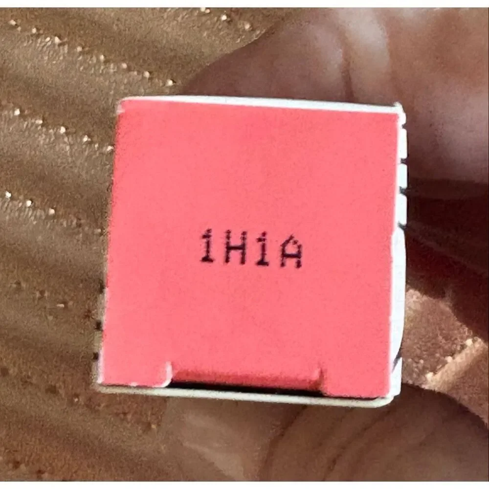 BENEFIT - NWT Ultra Shines Lip Shine in Spiced Punch (Vibrant Coral), Full Size